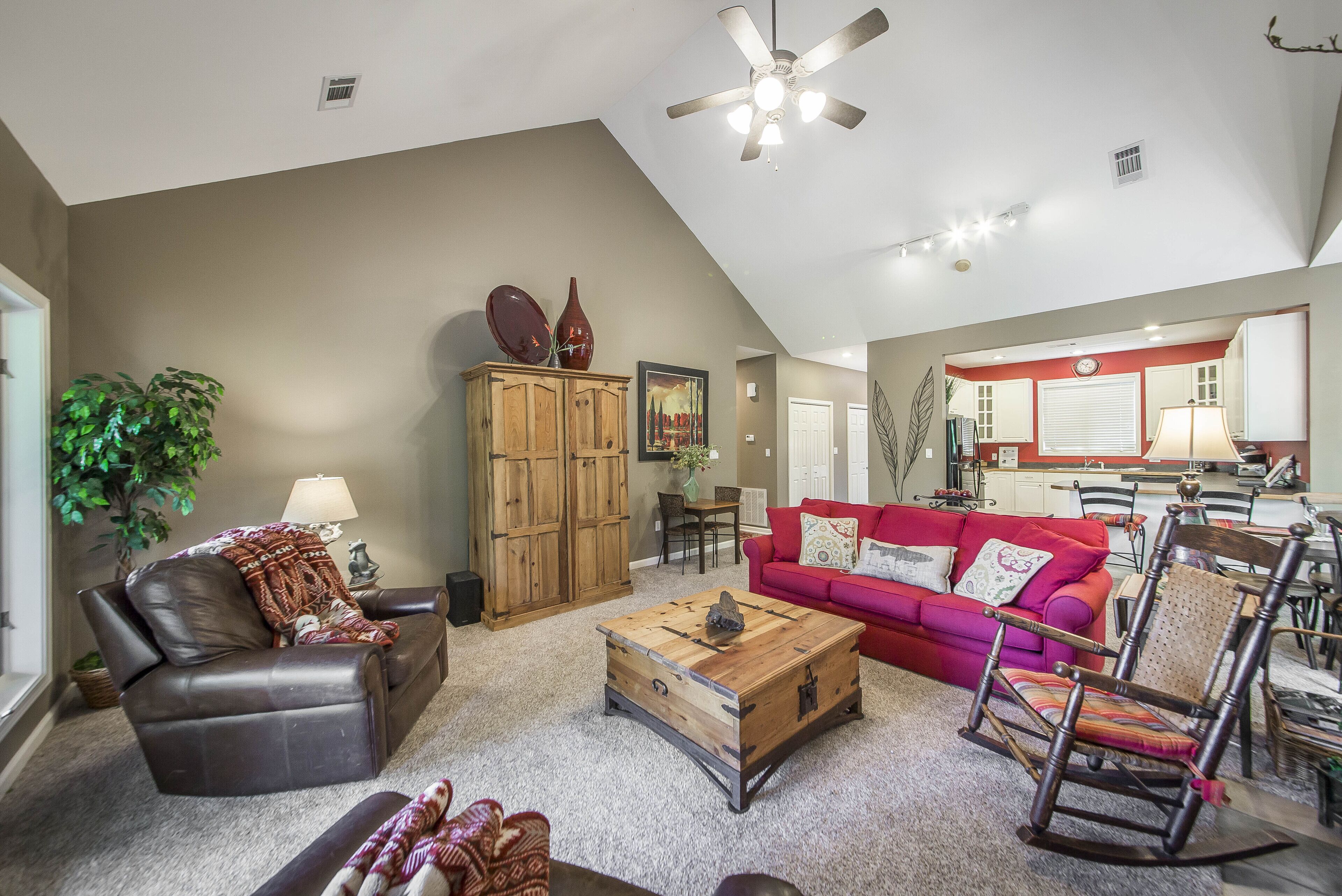 Large 2BR, 2Bath, lake access condo on Lake Ouachita with lake view