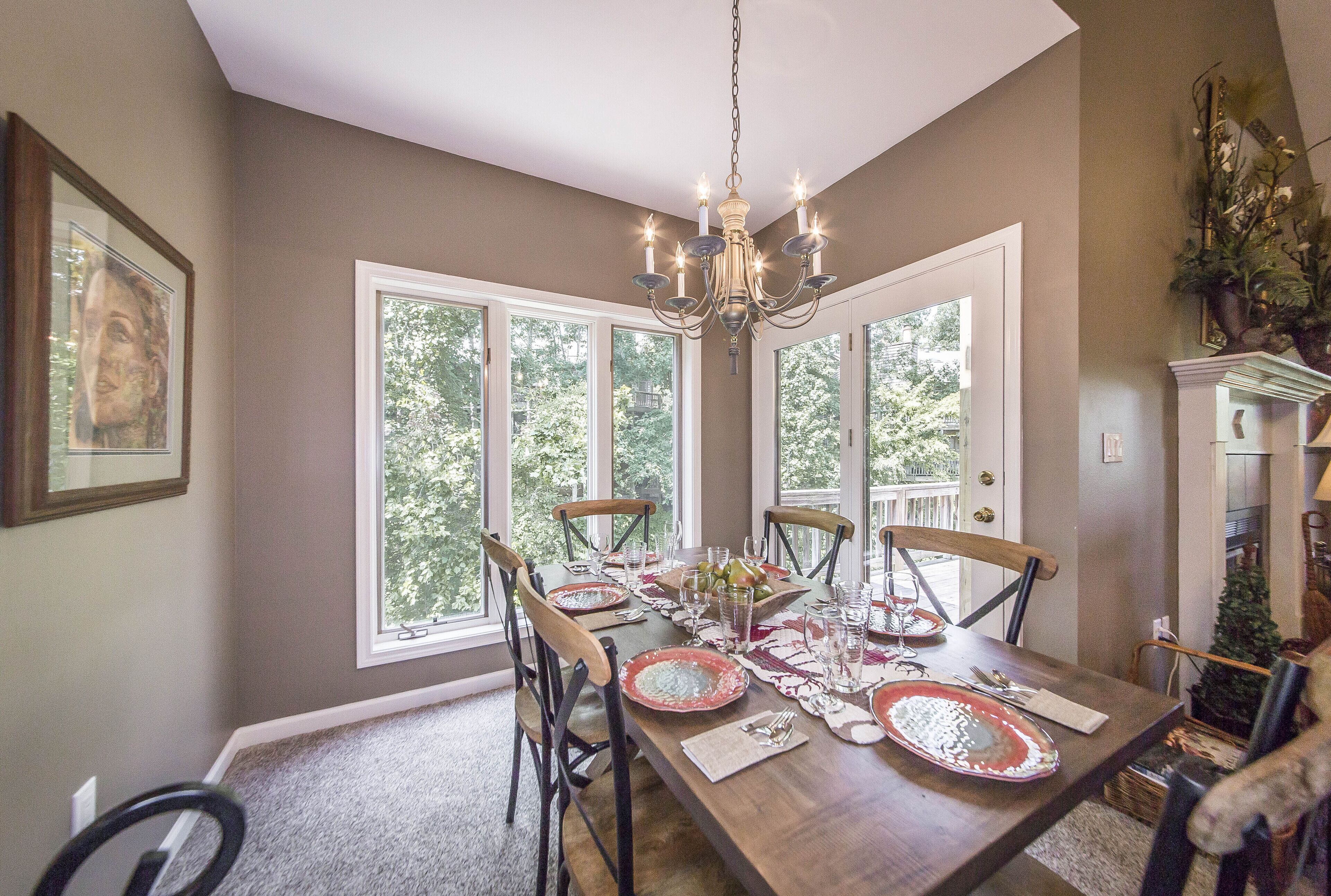 Large 2BR, 2Bath, lake access condo on Lake Ouachita with lake view