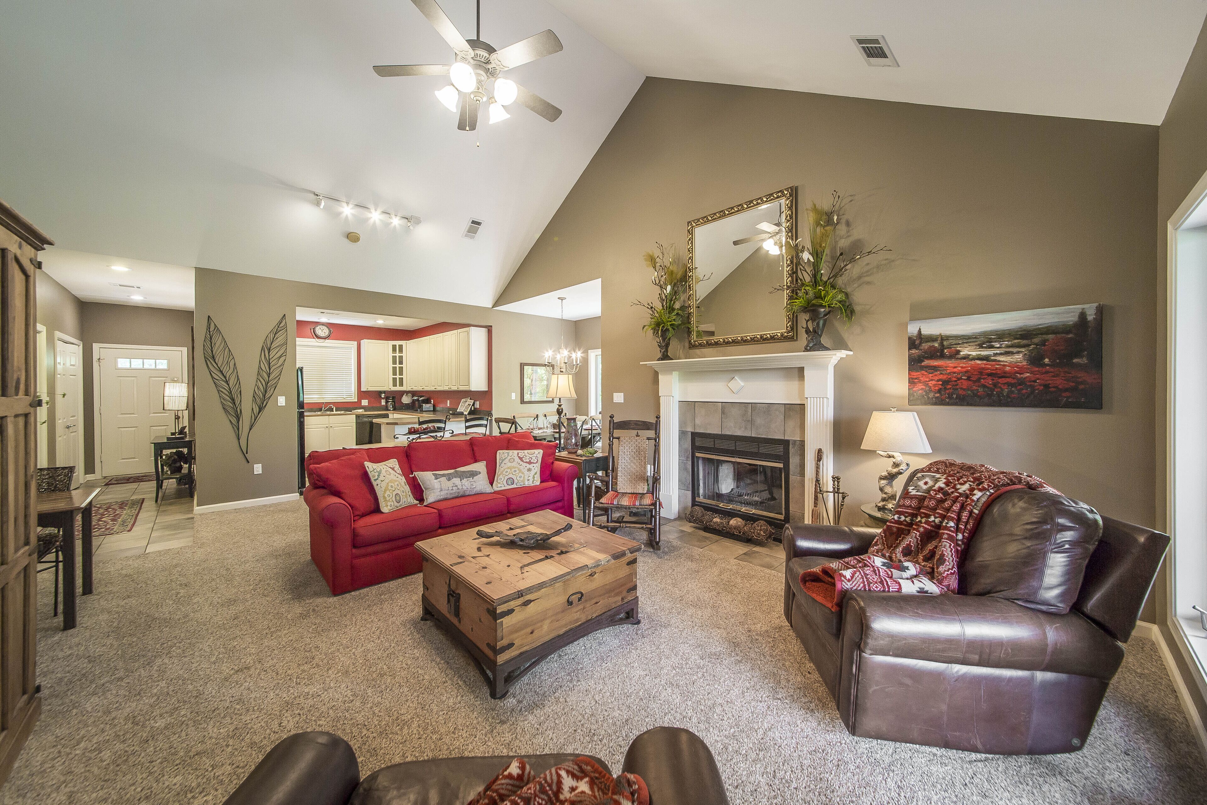 Large 2BR, 2Bath, lake access condo on Lake Ouachita with lake view