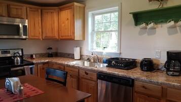 KĂŒhlschrank, Mikrowelle, Ofen, Herdplatte