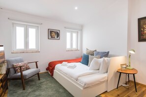 1 habitación, tabla de planchar con plancha, wifi gratis y ropa de cama