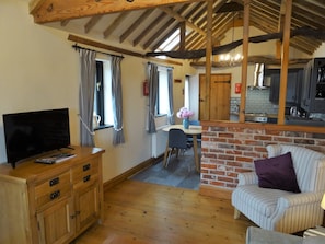 Smart TV - Fabulous 1 bed character barn conversion in a rural setting (Norwich)