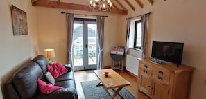 Smart TV - Fabulous 1 bed character barn conversion in a rural setting (Norwich)