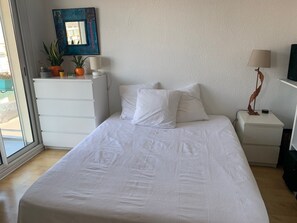 2 habitaciones, escritorio, tabla de planchar con plancha y wifi