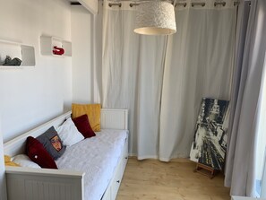 2 Schlafzimmer, Schreibtisch, Bügeleisen/Bügelbrett, WLAN