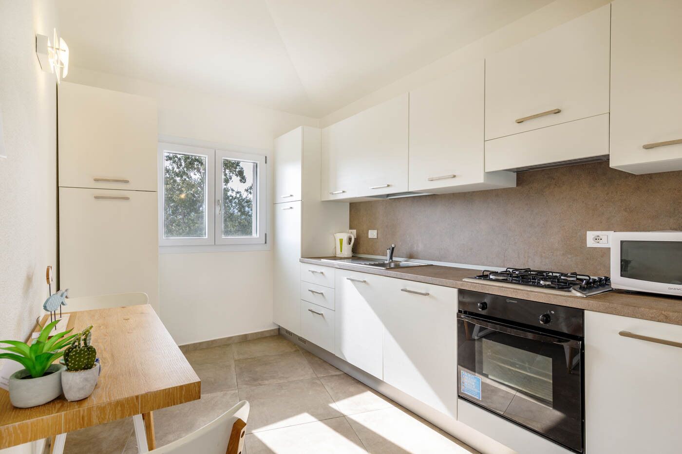 modern apartment 5 min. from the sea with swimming pool, air conditioning and wi-fi