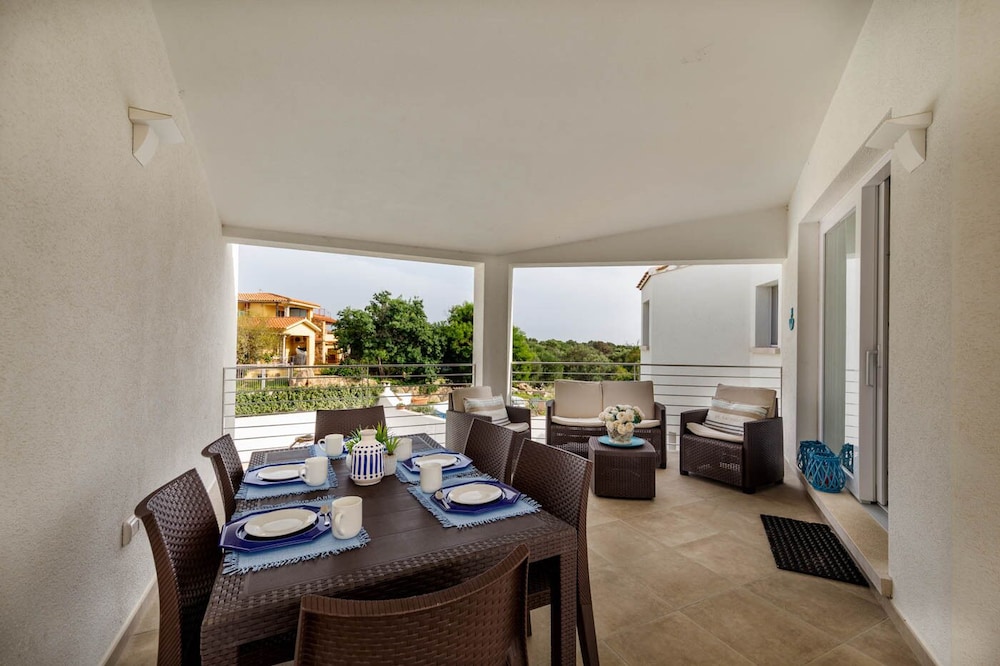 modern apartment 5 min. from the sea with swimming pool, air conditioning and wi-fi