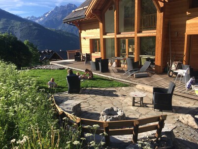 Luxury chalet (brand new) at Puy Saint Vincent 1400, nature, 250m to ski slopes