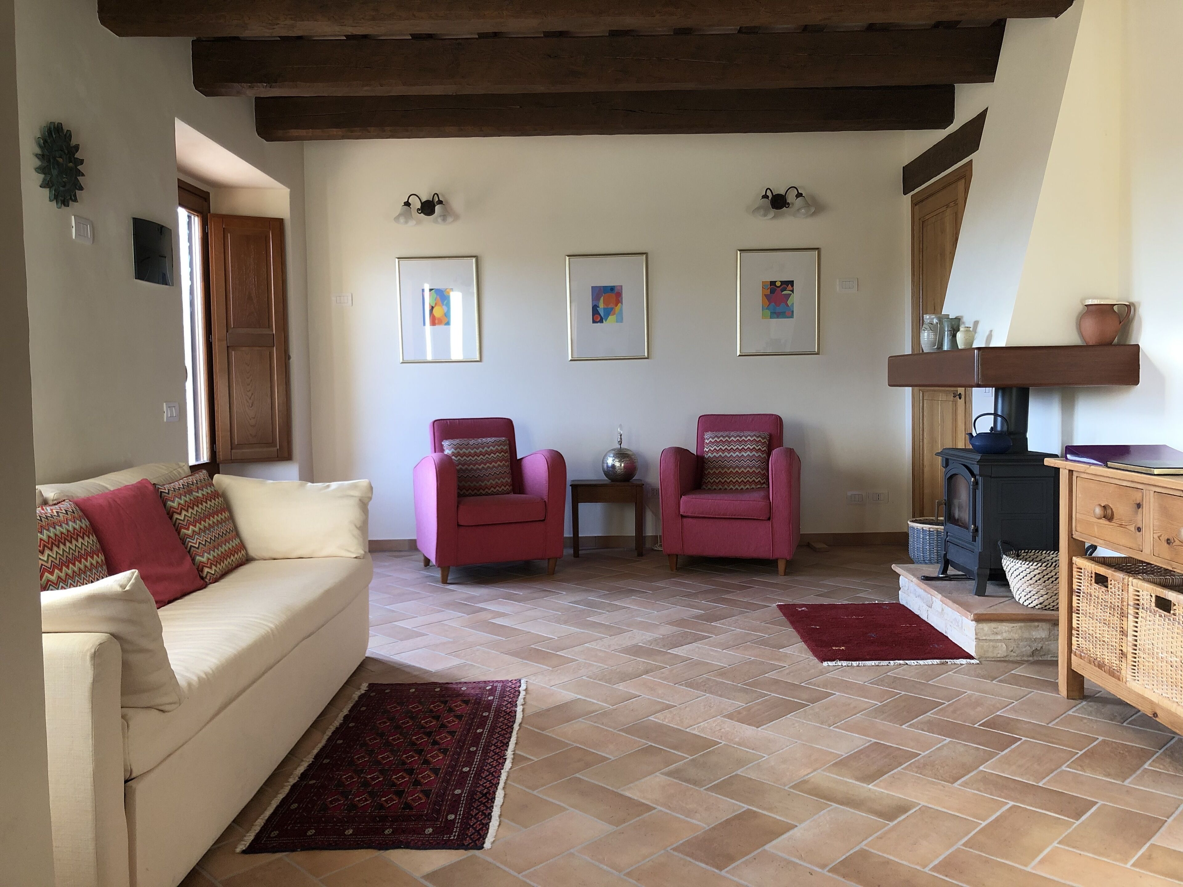 Stylish eco holiday home with private pool set in vineyards with panoramic views