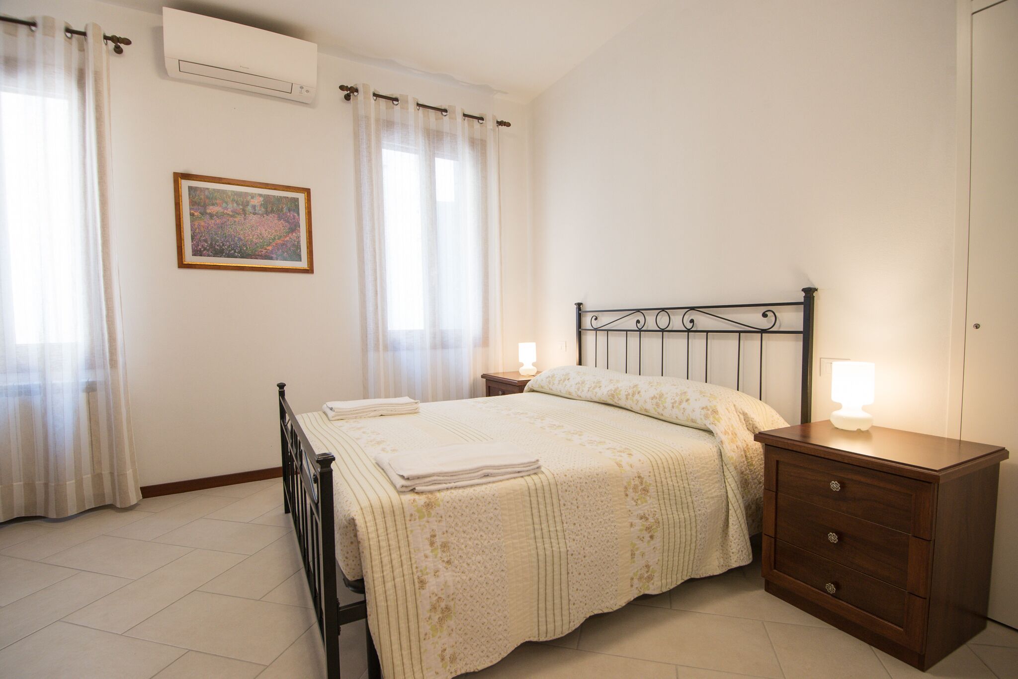 2 室のベッドルーム、アイロン / アイロン台、WiFi (無料)、ベッドシーツ