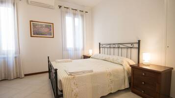 2 habitaciones, tabla de planchar con plancha y wifi gratis