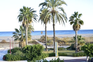 Beach nearby - FIRST LINE OF PLAYA REAL, APARTMENT IN RESIDENTIAL AREA, WIFI (Playas de Vera)