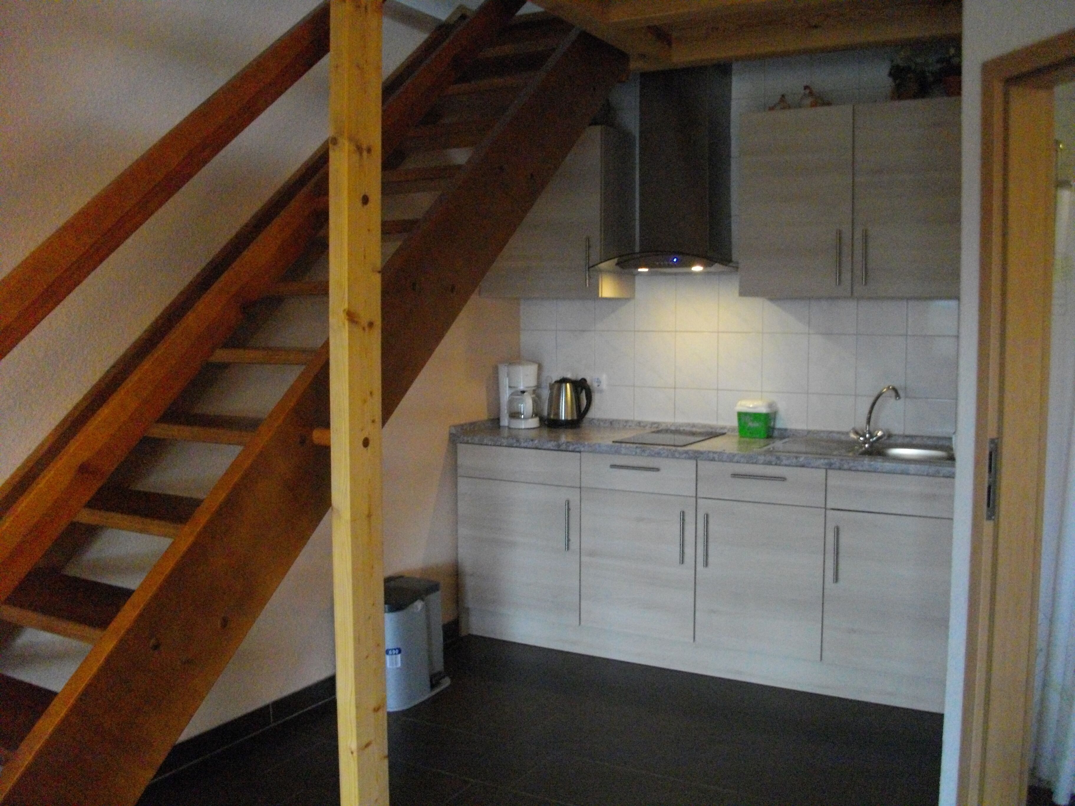 fridge, stovetop, coffee/tea maker, electric kettle