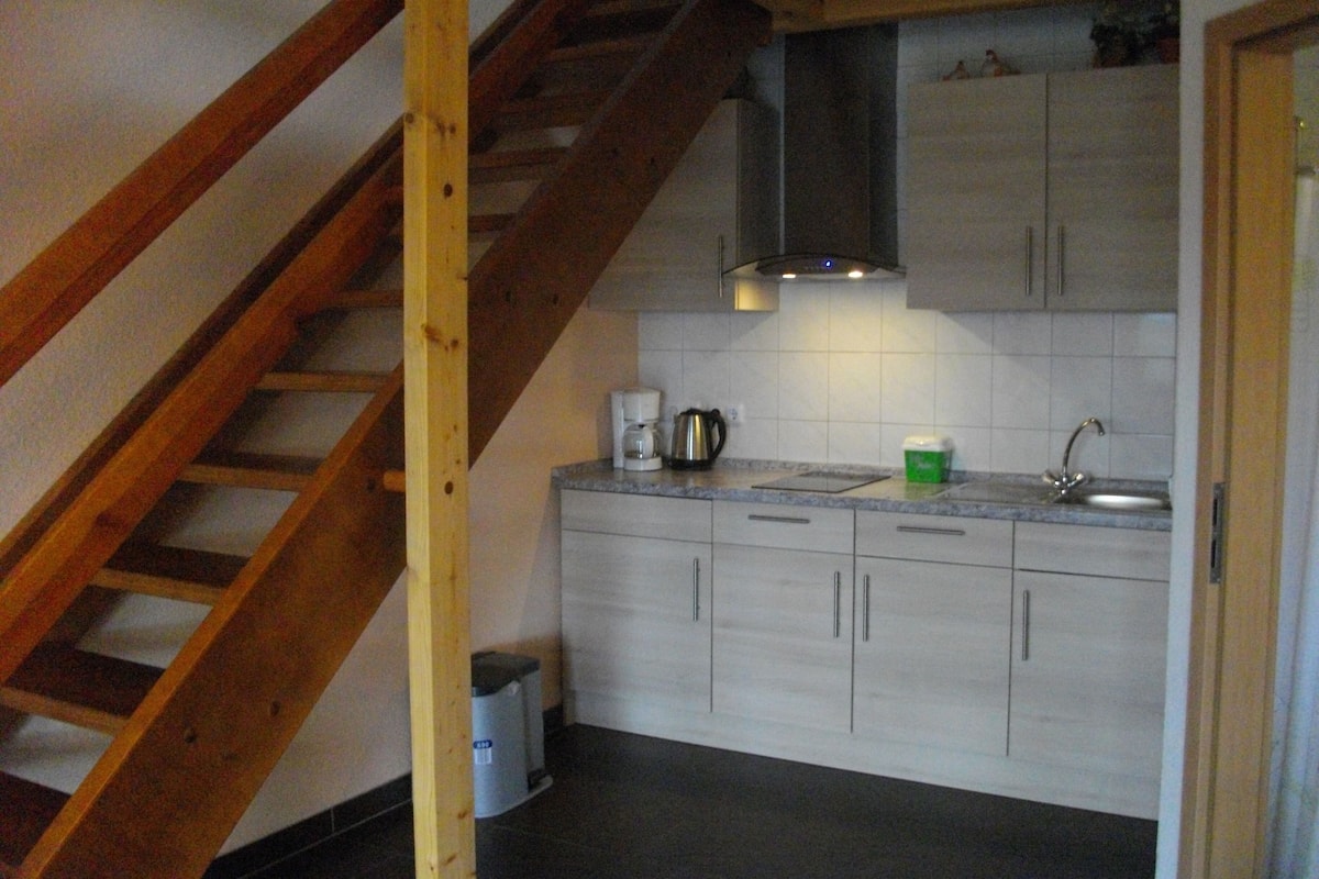 fridge, stovetop, coffee/tea maker, electric kettle