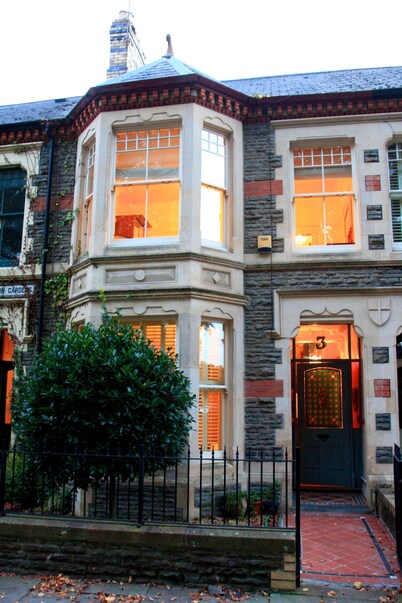 Beautiful Victorian House/pretty garden/ central location.<br>Beach/sea/castles 