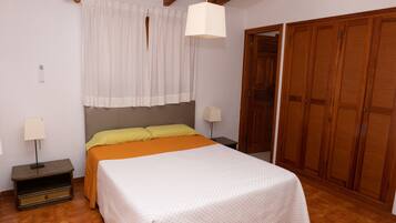 3 chambres, coffres-forts dans les chambres, bureau