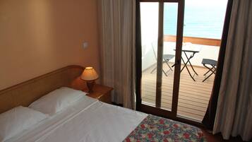 3 bedrooms, iron/ironing board, internet, bed sheets