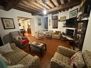 Smart TV, fireplace, books - Villa "Le Vallecchie" overlooking Siena and with private swimming pool (Siena)