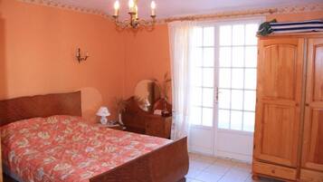 5 chambres, fer et planche Ă repasser