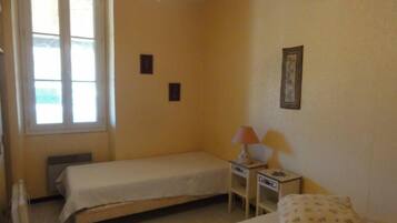 5 chambres, fer et planche Ă repasser