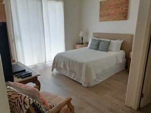 3 makuuhuonetta, silitysrauta/-lauta, ilmainen Wi-Fi, vuodevaatteet