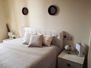 1 chambre, fer et planche à repasser, literie fournie