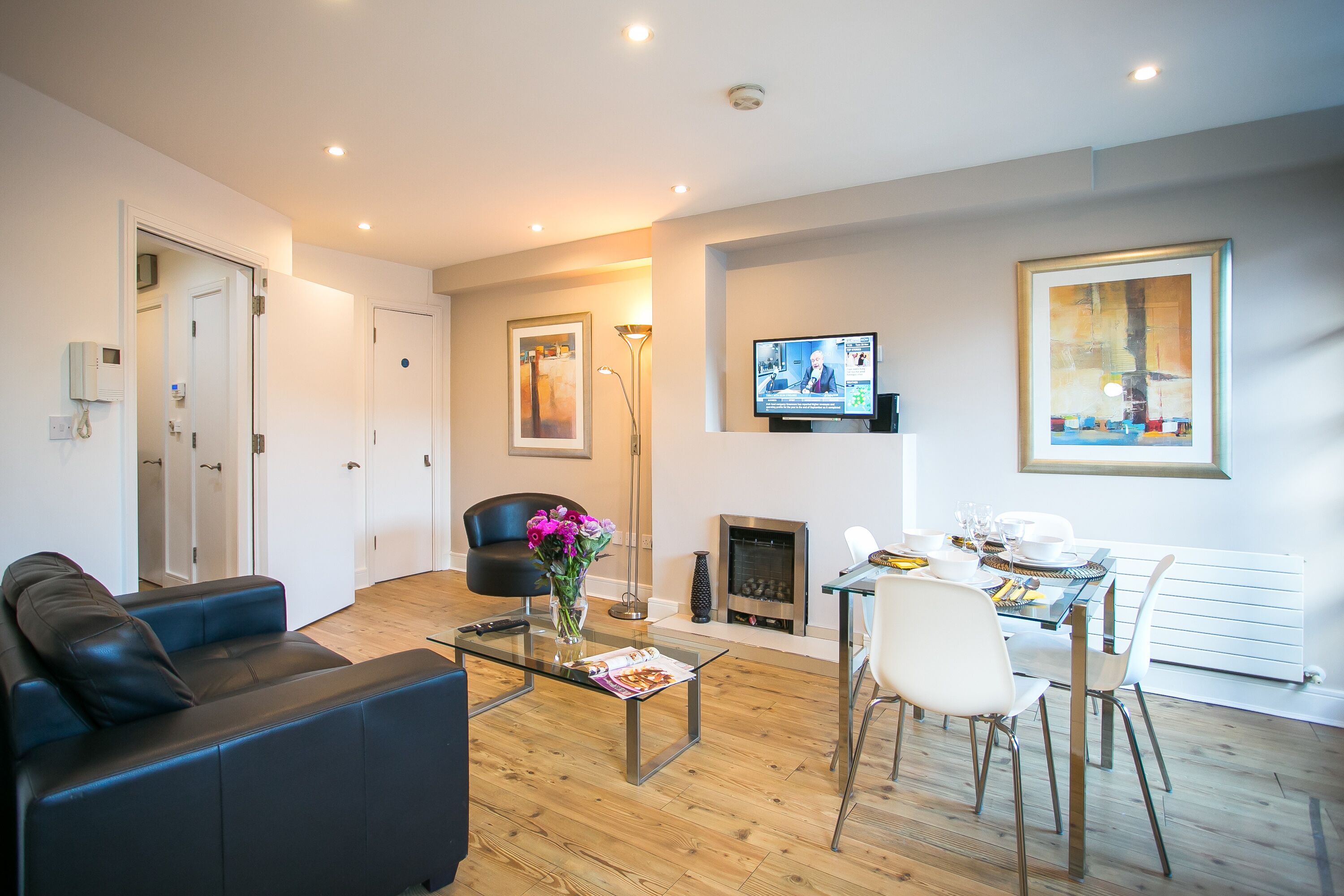 Temple Bar 2 Bedroom Modern Apartment in the heart of the city - sleeps 6