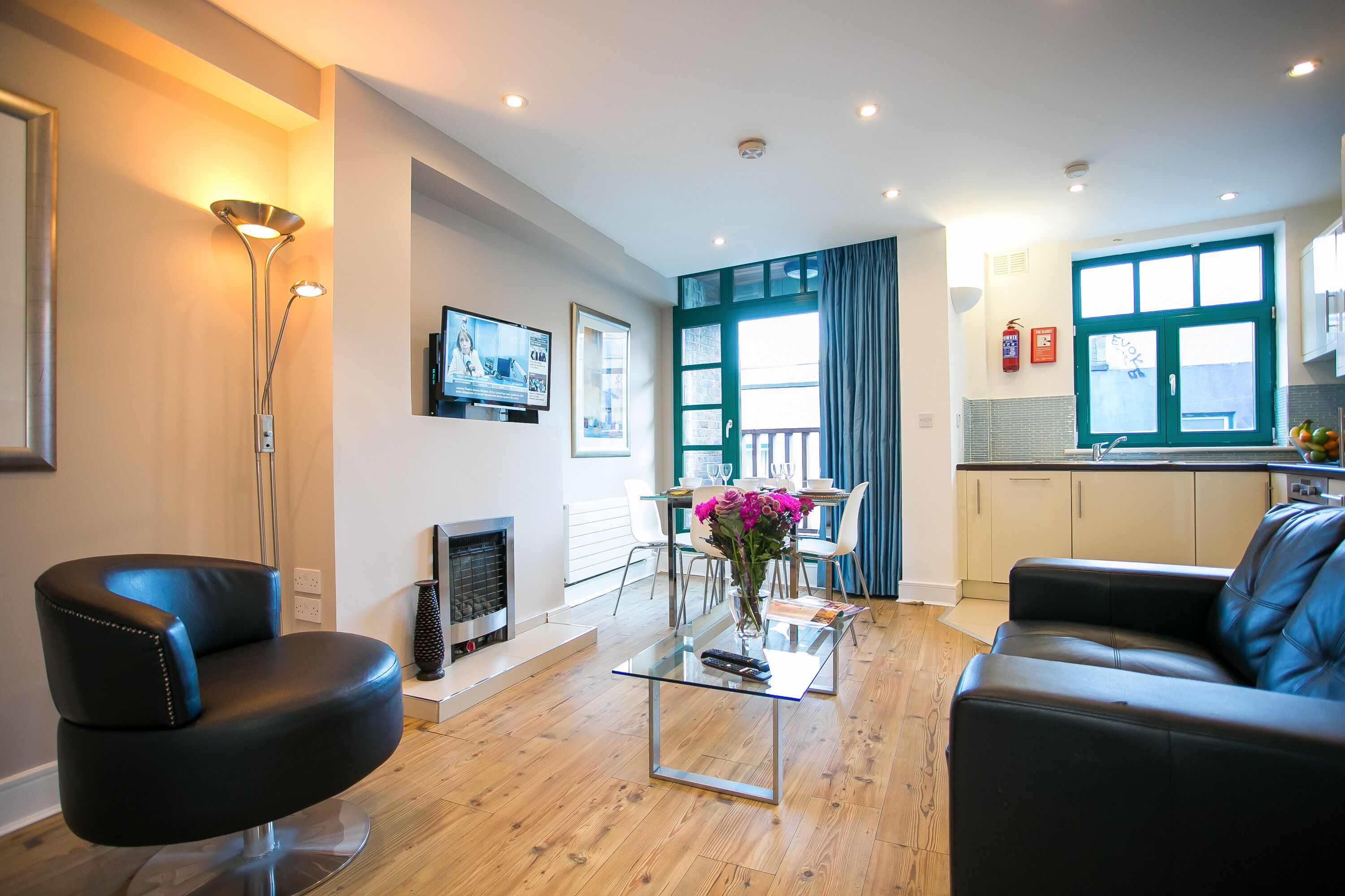 Temple Bar 2 Bedroom Modern Apartment in the heart of the city - sleeps 6