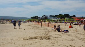 Beach nearby, sun-loungers, beach towels