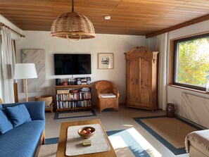 Smart TV, books, stereo - Adventure and Relaxation for you and your family in the Southern Bavarian Forest (Windorf)