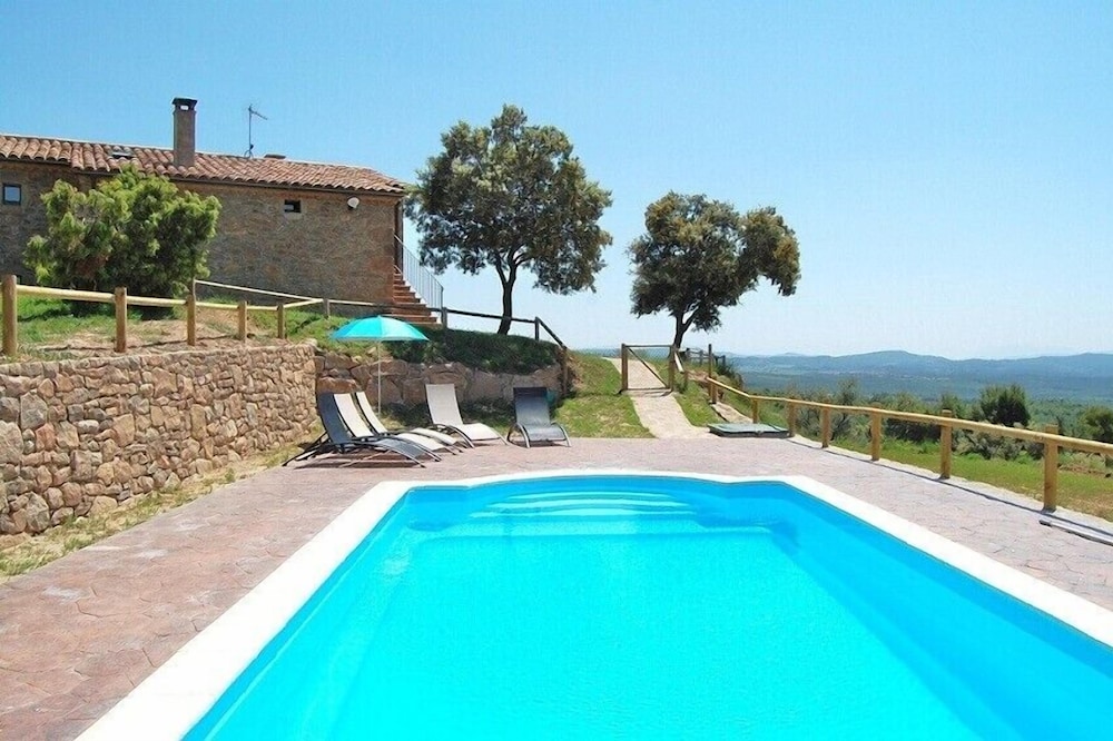 Stay with a stunning view - and still Barcelona and the Pyrenees not far