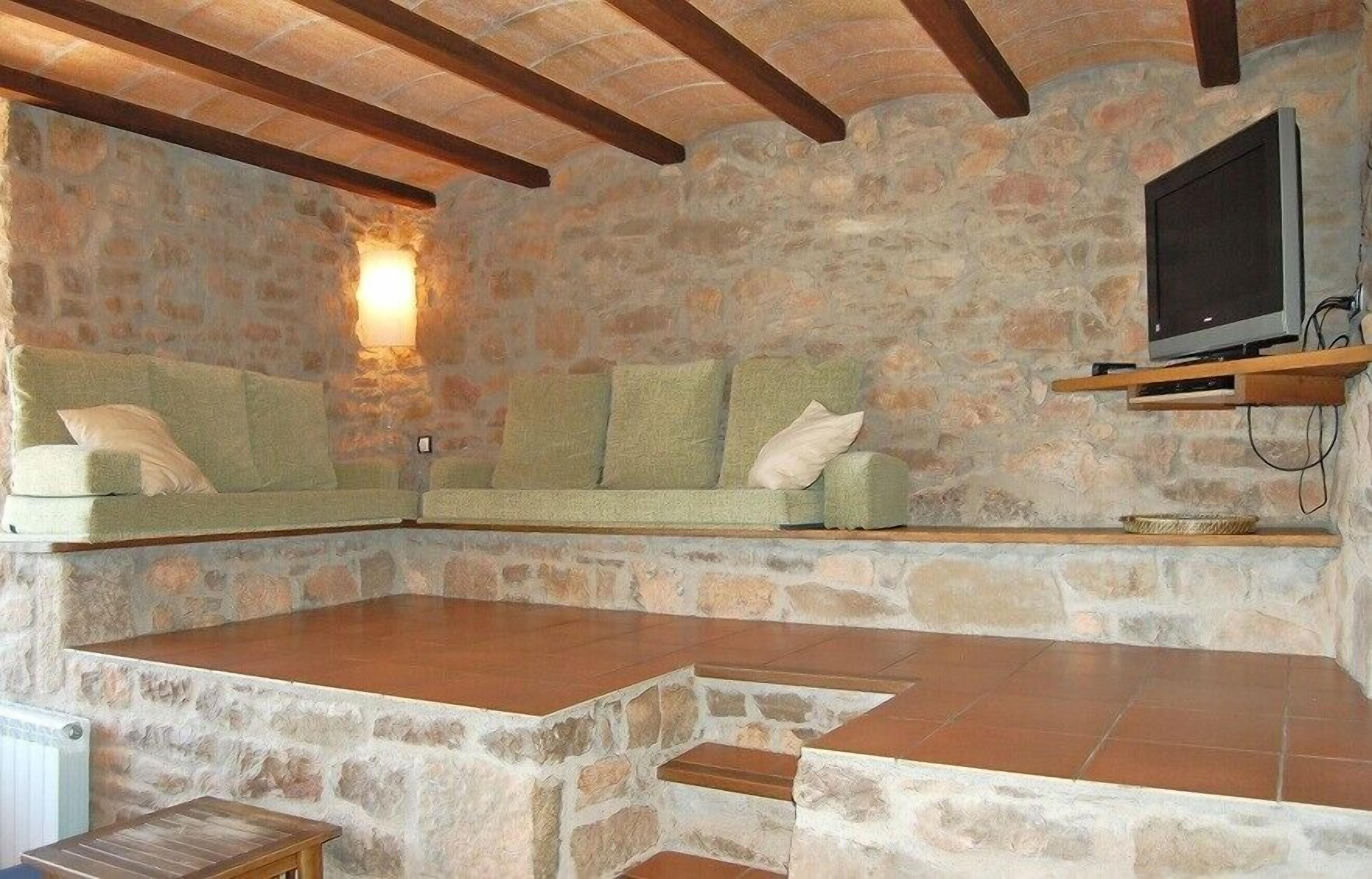 Stay with a stunning view - and still Barcelona and the Pyrenees not far