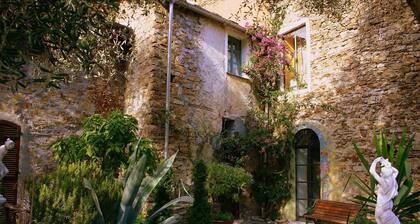 Apartment Mit Großem Terrazzo Und Garten In Ruhigem Italienischem Dorf