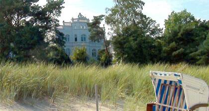 VILLA SIRENE: 5-star luxury beach apt. in 1st Row + beach chair by the sea