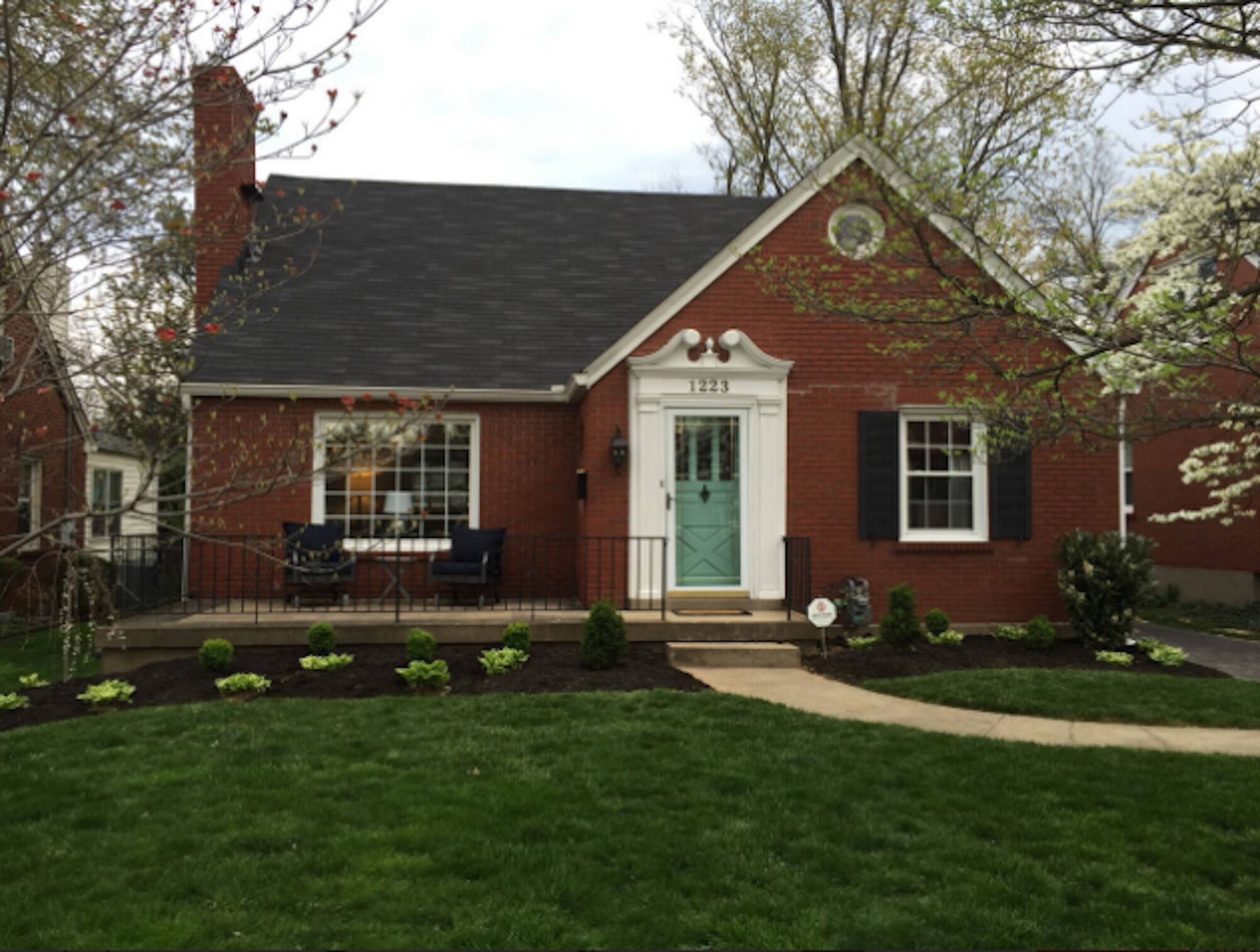 Large 4 Bedroom Home With Central & Safe Location