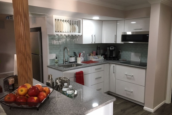 Køleskab, mikrobølgeovn, ovn, kogeplade