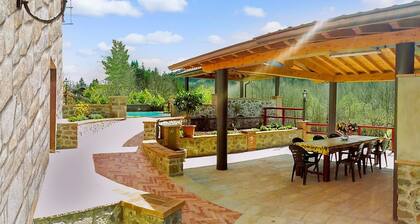 4 bedroom, 2 bathroom converted Mill house with private pool. Outdoor kitchen!