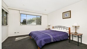 2 bedrooms, iron/ironing board, free WiFi