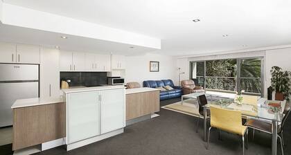 Plaza 14 - Close to CBD & BEACHES, FREE WIFI