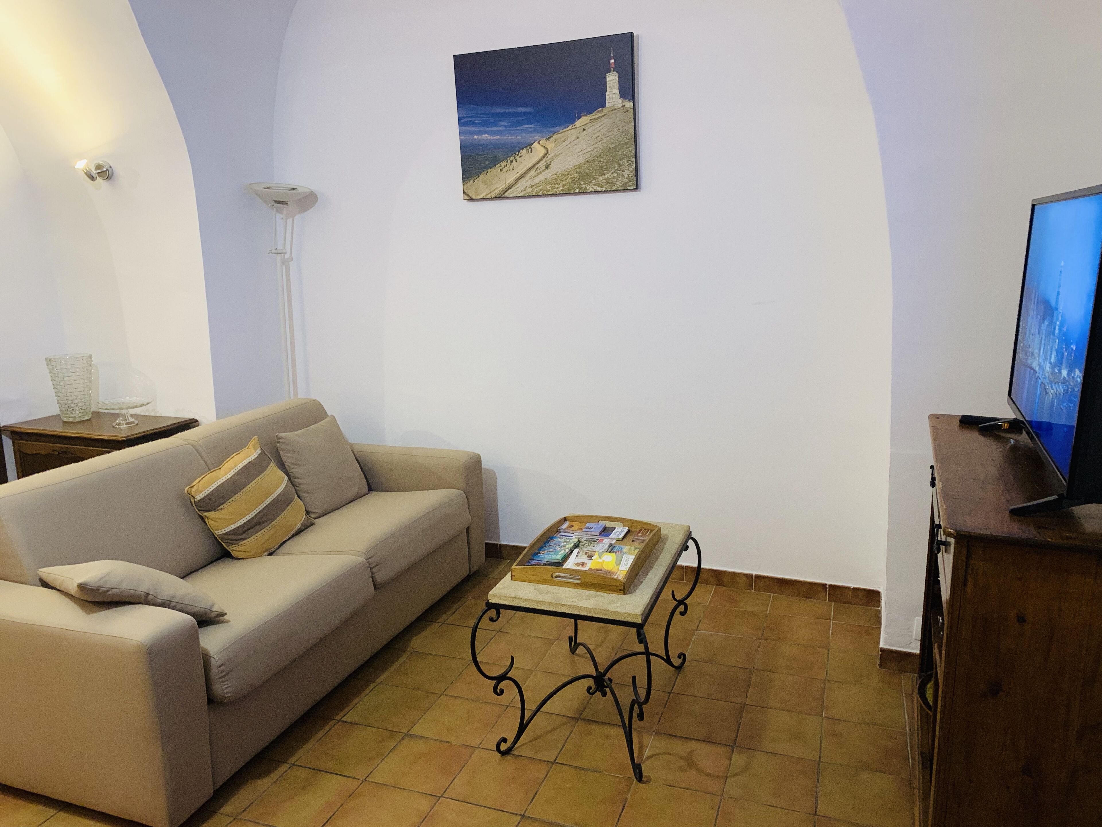 12th century country house on an old agricultural property (renovated in 2018)