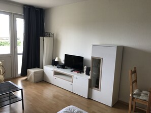 TV, DVD player, books, stereo