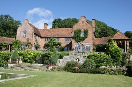 Luxury detached 'Kuschels Cottage' - set in countryside location with great view