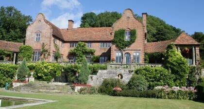 Luxury detached 'Kuschels Cottage' - set in countryside location with great view