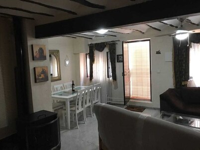 TRADITIONAL SPANISH TOWN HOUSE INLAND SAX ALICANTE. SLEEPS 6 BED WIFI