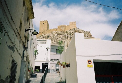 TRADITIONAL SPANISH TOWN HOUSE INLAND SAX ALICANTE. SLEEPS 6 BED WIFI