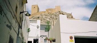 TRADITIONAL SPANISH TOWN HOUSE INLAND SAX ALICANTE. SLEEPS 6 BED WIFI