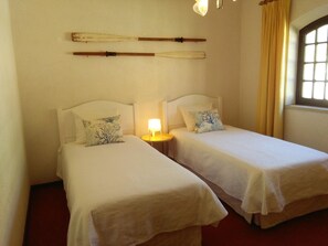 3 chambres, fer et planche à repasser, Wi-Fi, literie fournie