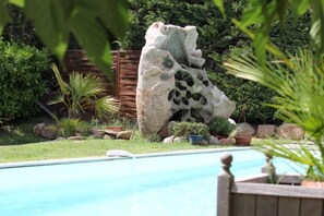 حمّام سباحة خارجي