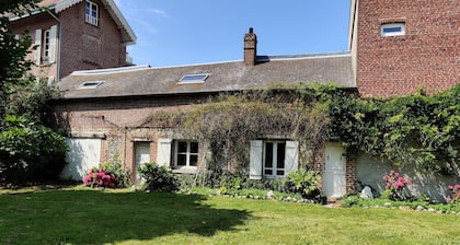 Etretat center: Garden house (5 minutes from the beach, sleeps 8)