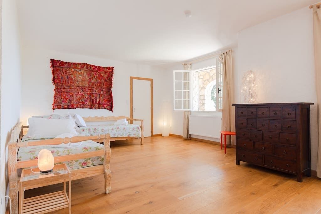 4 chambres, fer et planche à repasser, Wi-Fi, draps fournis